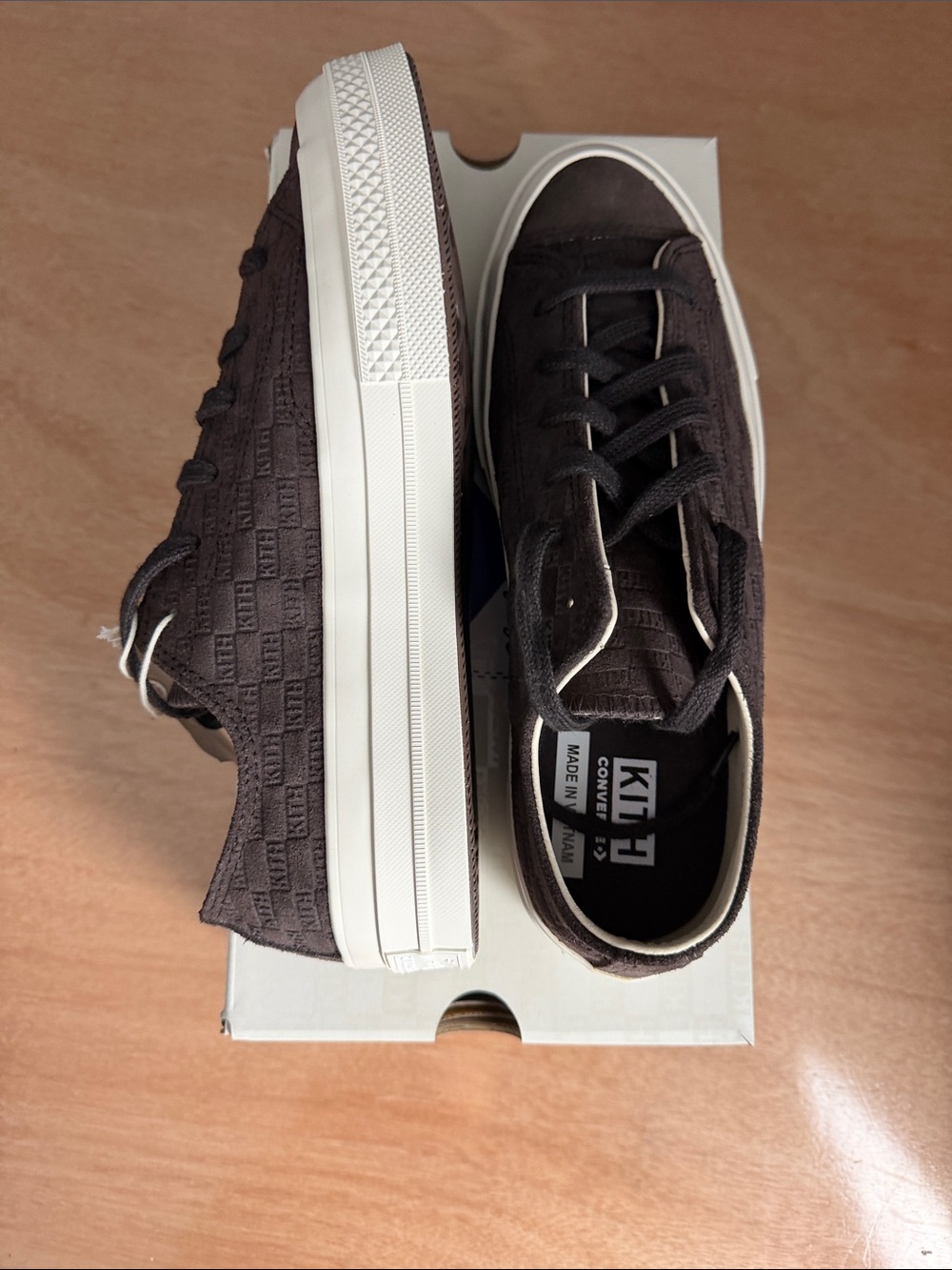 Converse x Kith Men’s Dark Brown Suede Low-Top Sneakers with Off-White Platform - Picture 9 of 14